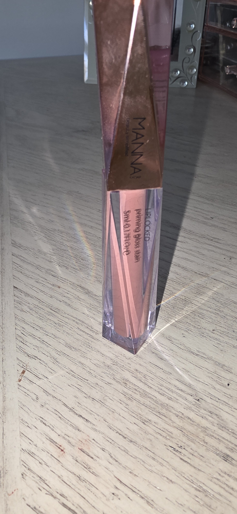 Manna Kadar lip gloss. - photo 2