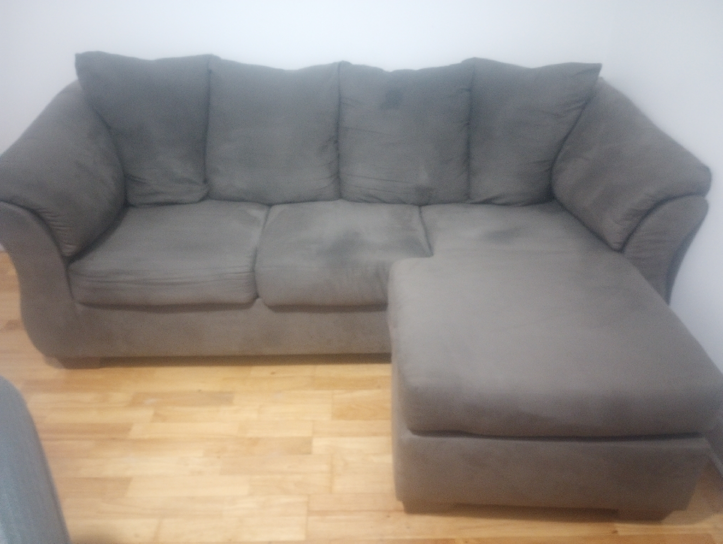 Comfortable Sectional Sofa with Ottoman