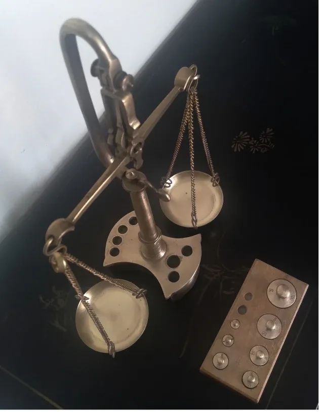 Vintage Brass Balance Scale with Weights 19 Century  England. image indicator(3)