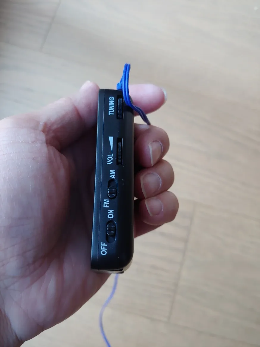 Radio with earphone, FM AM Radio image indicator(2)