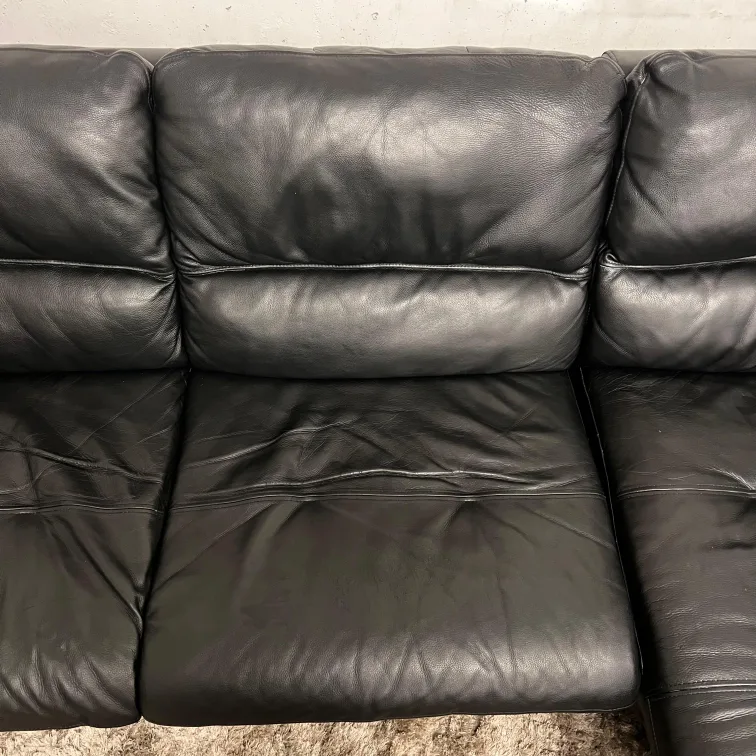 CJM leather sectional. L shaped sofa couch. Delivery image indicator(5)