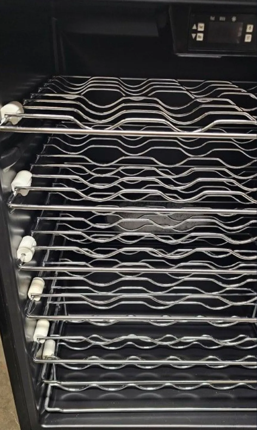 52 Bottle Magic Chef MCWC58DBST Wine Cooler image indicator(2)