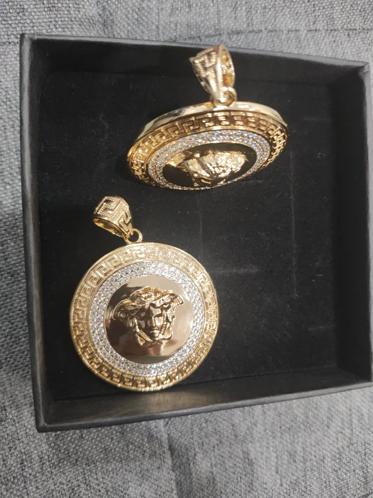 Versace Gold Pendant Necklace image indicator(2)