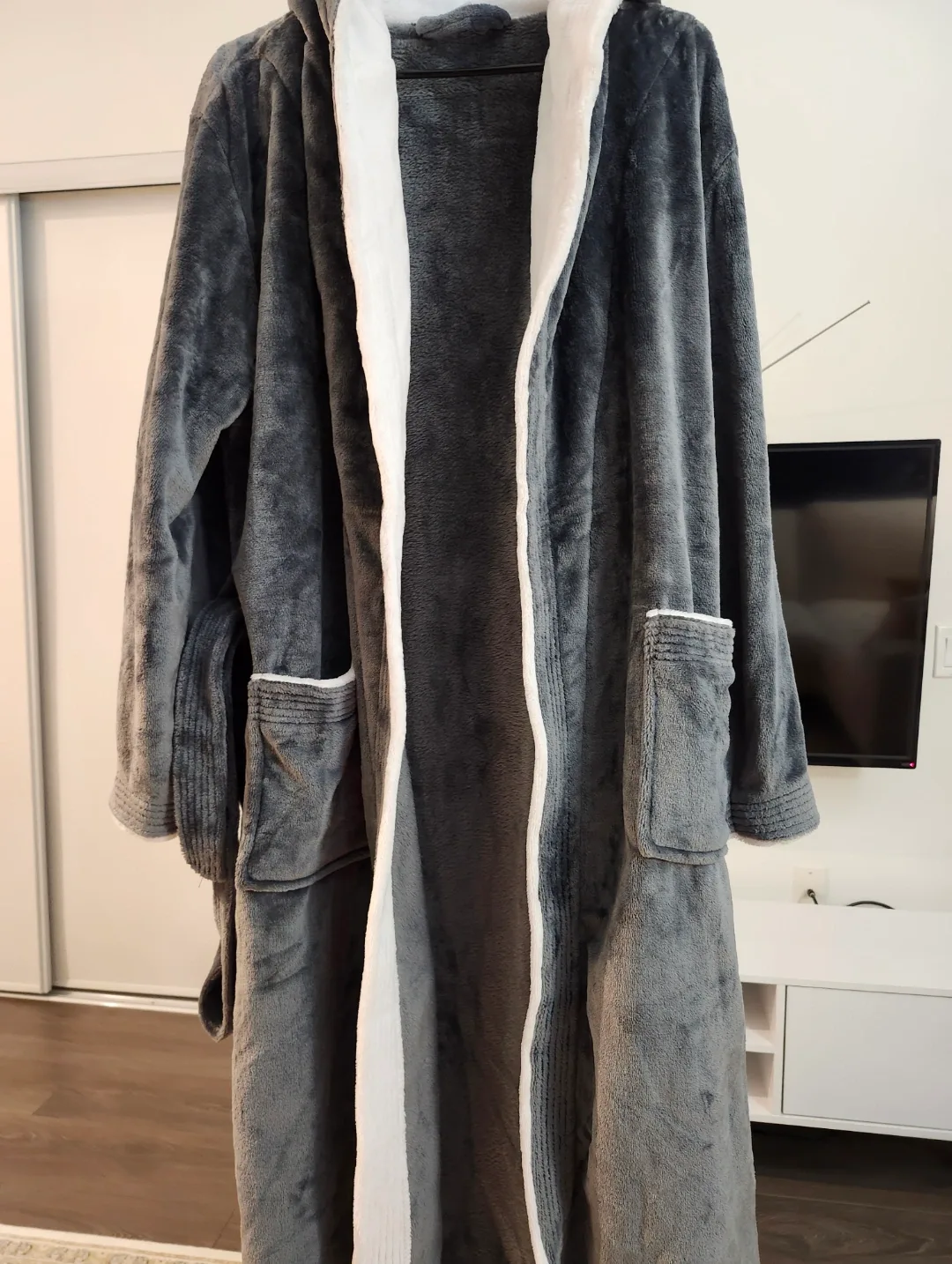 Grey Plush Men's Robe image indicator(2)