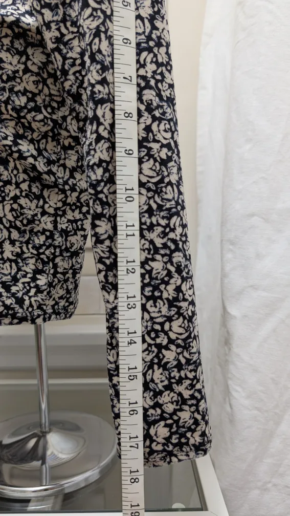 Hollister Sleeve Crop Top - Size Small image indicator(3)