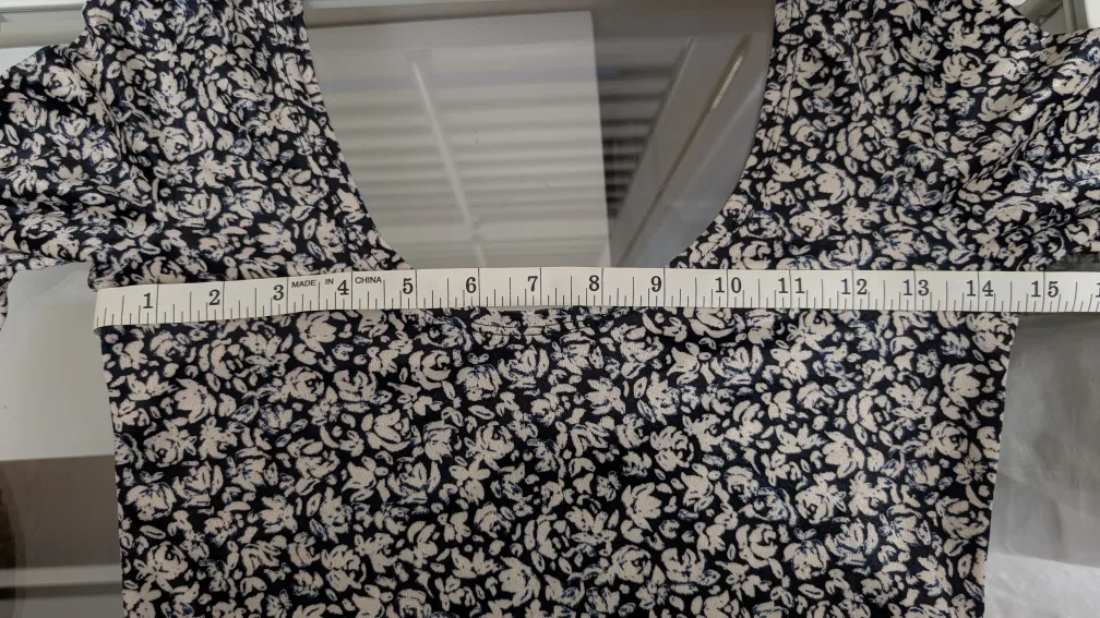 Hollister Sleeve Crop Top - Size Small image indicator(4)