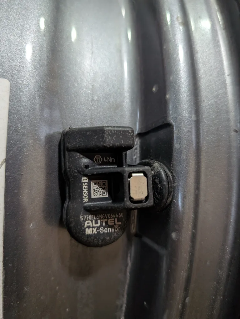 (4)-16 Inch Aftermarket Nissan Alloy Rims/TPMS Sensors image indicator(7)