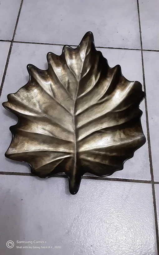 Glass  Leaf Shaped Decorative Bowl. thumbnail