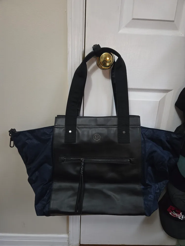 Lululemon Carry Me Om Tote thumbnail