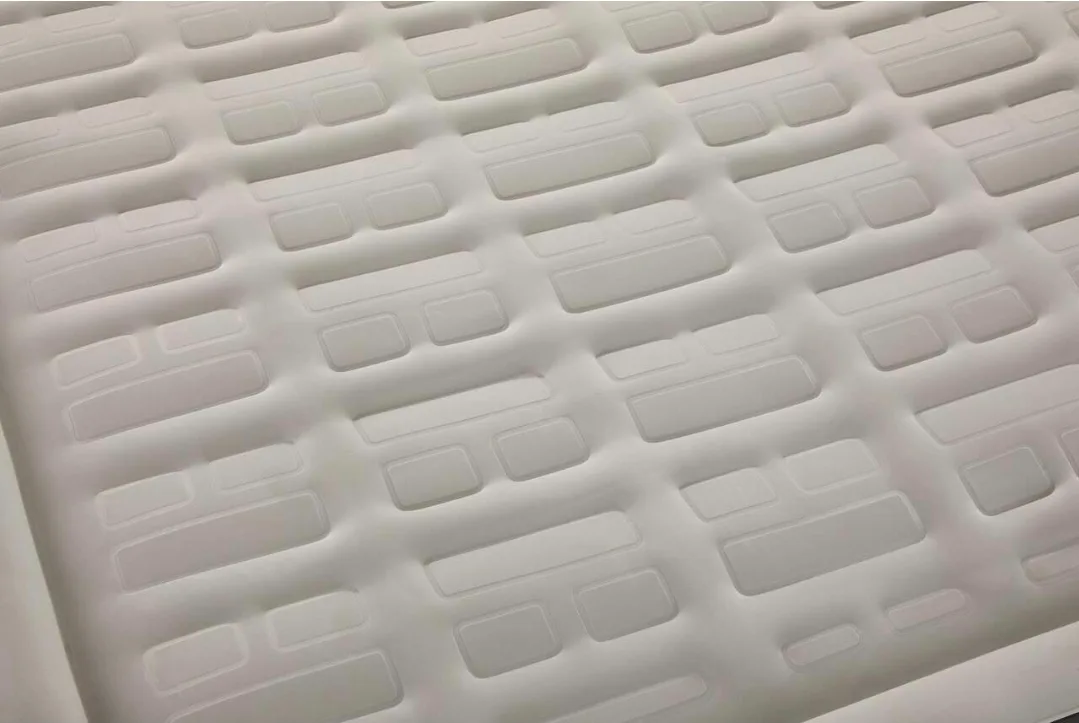 Brand New Double-High Queen Air Mattress, Built-In 120V Pump image indicator(4)