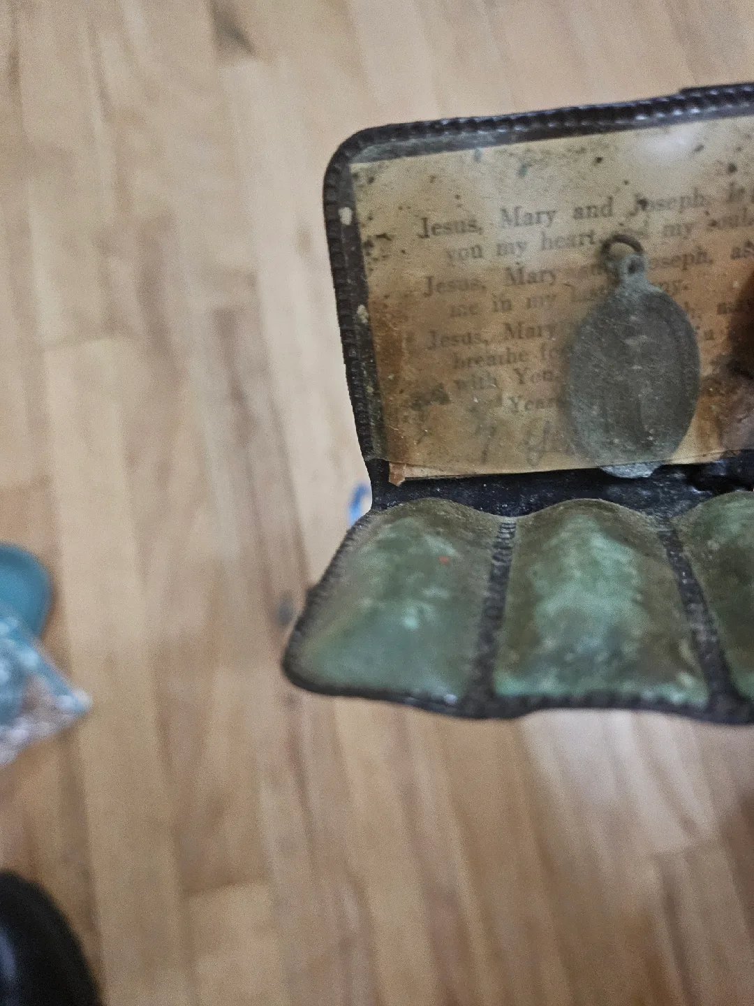 ANTIQUE AND COLLECTIBLE RELIGIOUS MEDALS image indicator(6)