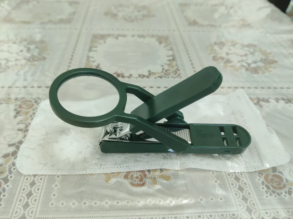 Green Magnifying Nail Clipper thumbnail