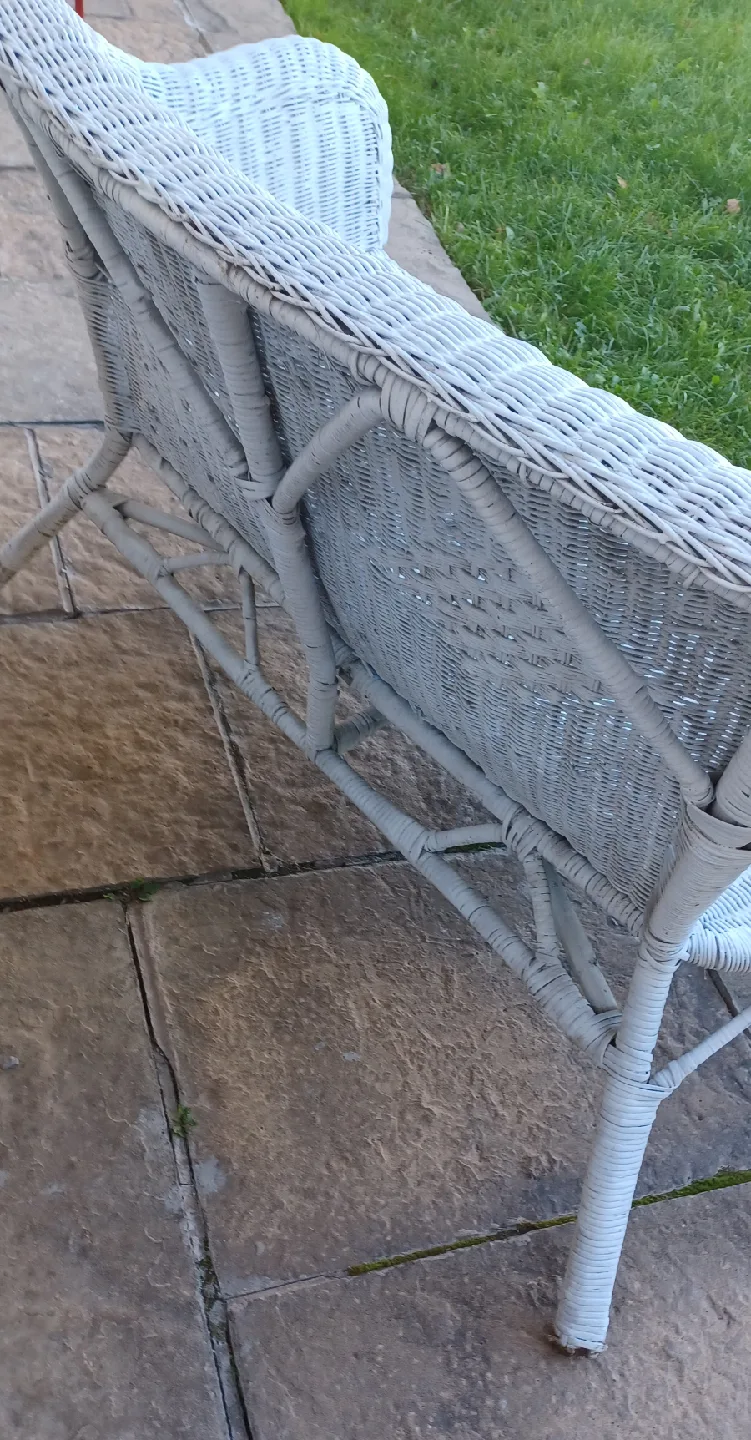 White Wicker Loveseat Bench image indicator(4)