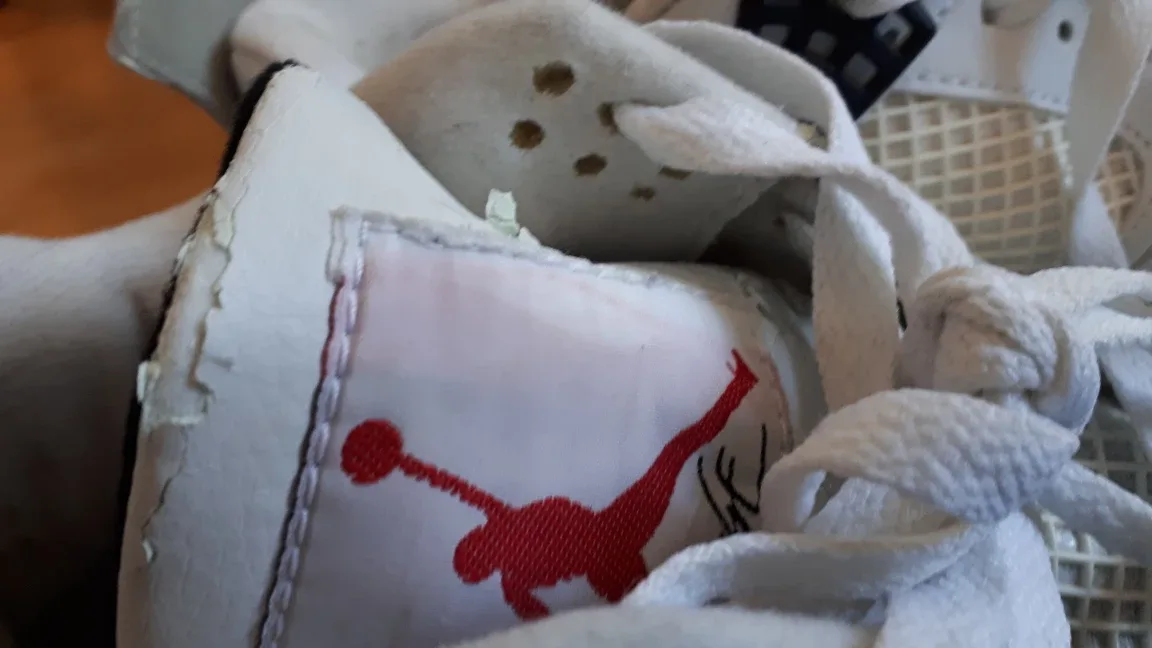 Jordan 4 Retro White Oreo (Size 9 ) image indicator(3)