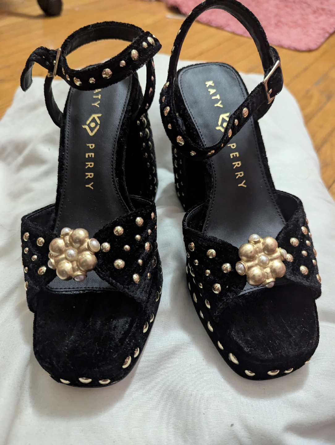 Katy Perry Black Velvet Heels - photo 2