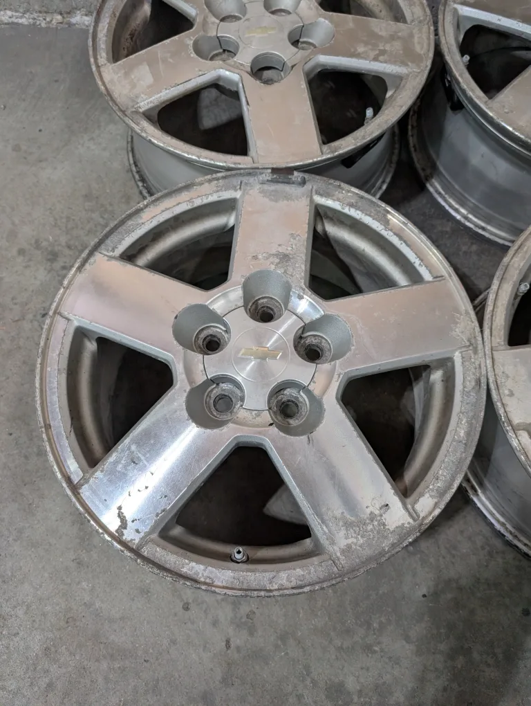 (4)-16 Inch Chevrolet Equinox Alloy Rims/TPMS Off 2007 Equinox image indicator(2)