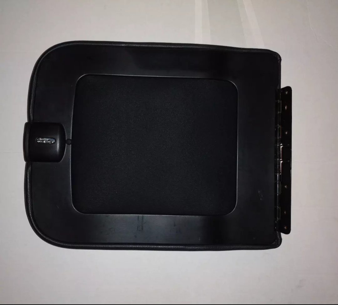 2005 Dodge Ram 1500 Center Console Lid Armrest - photo 2