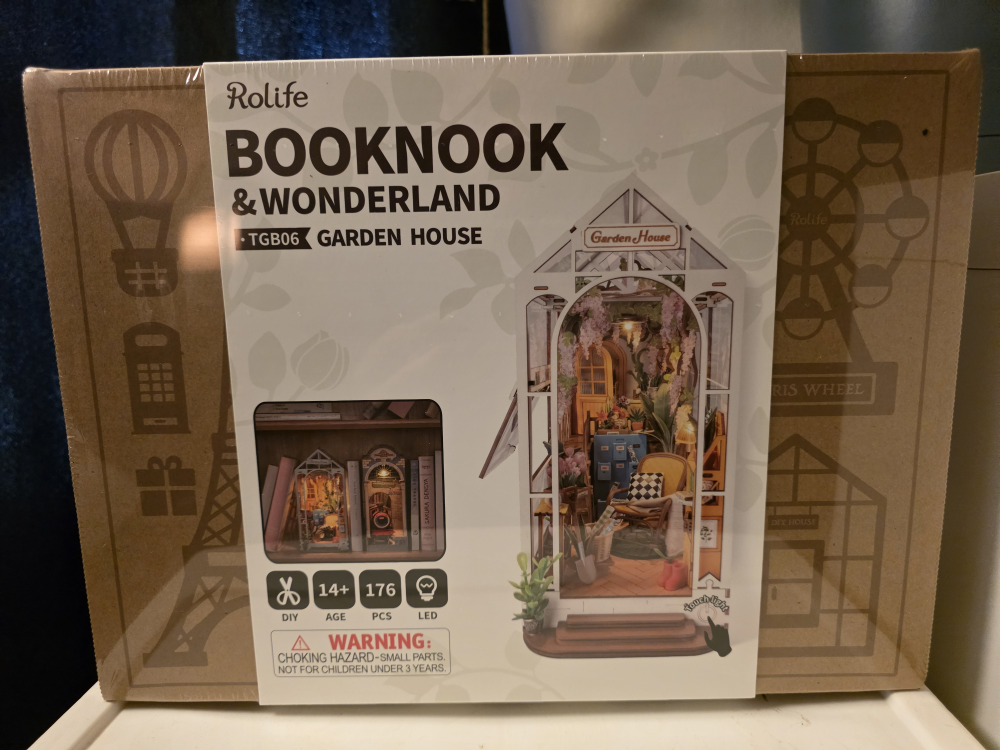 Rolife Book Nook & Wonderland Garden House TGB06