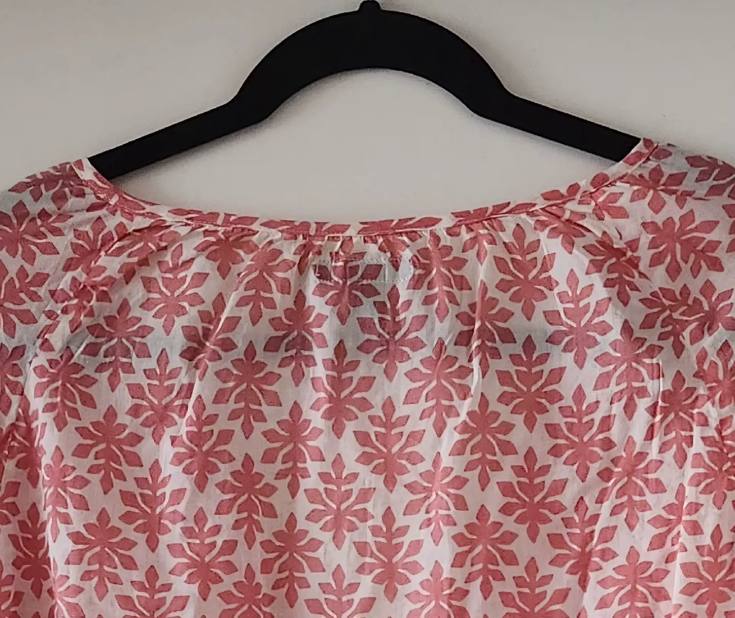 Gap Pink Floral Blouse - Size M image indicator(7)