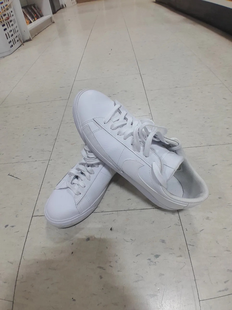 Nike Blazer Low Leather White Sneakers Size 9 thumbnail