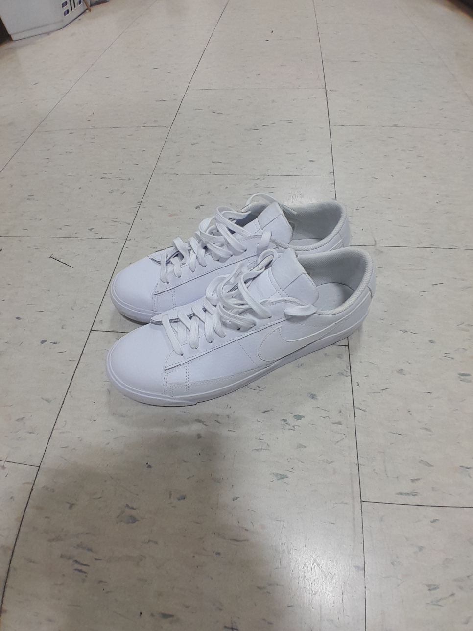 Nike Blazer Low Leather White Sneakers Size 9 - photo 2