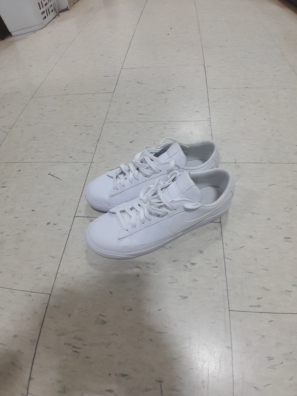 Nike Blazer Low Leather White Sneakers Size 9 - photo 3