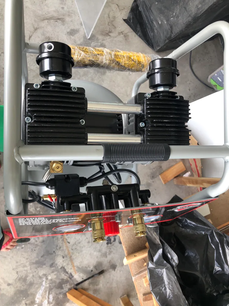 King Industrial 20 Gallon Air Compressor image indicator(3)