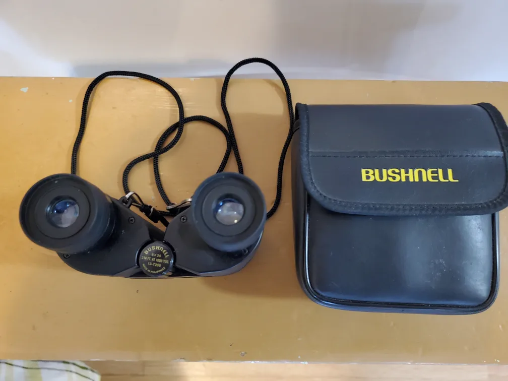 Bushnell 8x25 Binoculars with Case thumbnail
