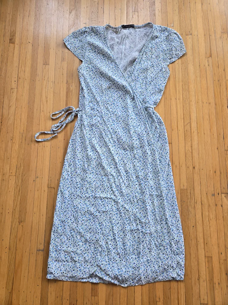 Brandy Melville Floral Wrap Dress image indicator(2)