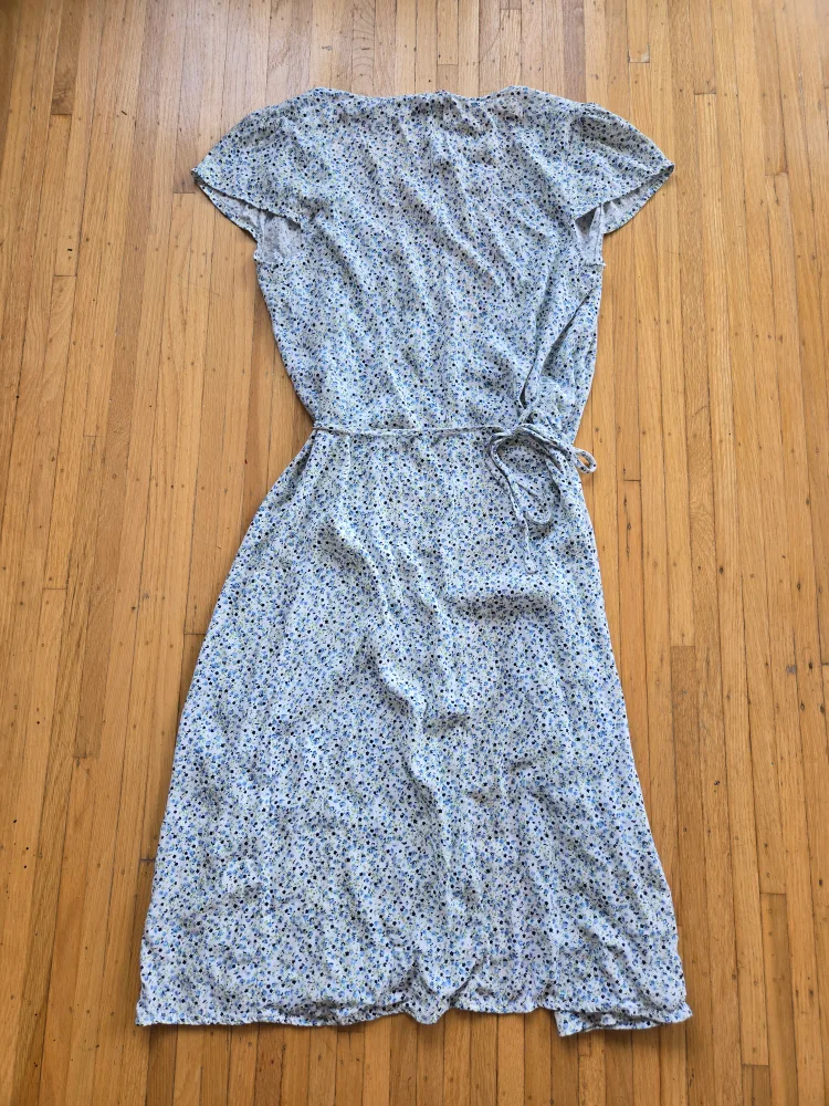 Brandy Melville Floral Wrap Dress image indicator(6)