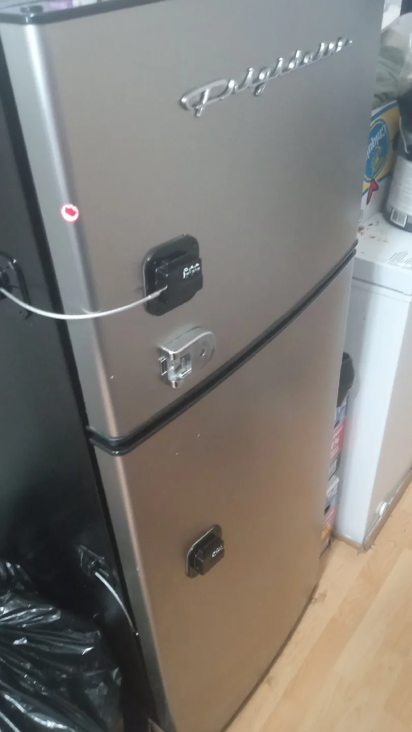 Frigidaire Refrigerator - Silver image indicator(2)