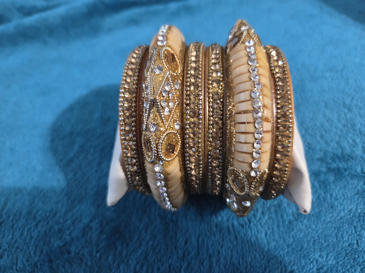 Set of 6 Bangles - Gold & Cream