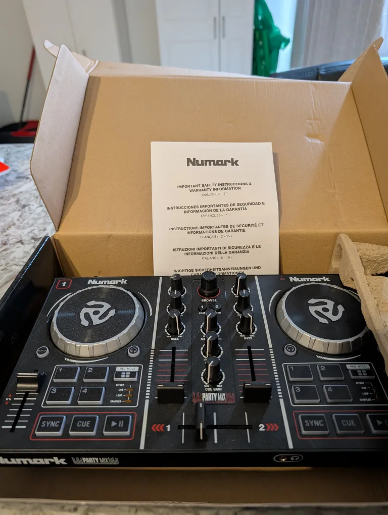 Numark Party Mix DJ Controller - Like New! thumbnail