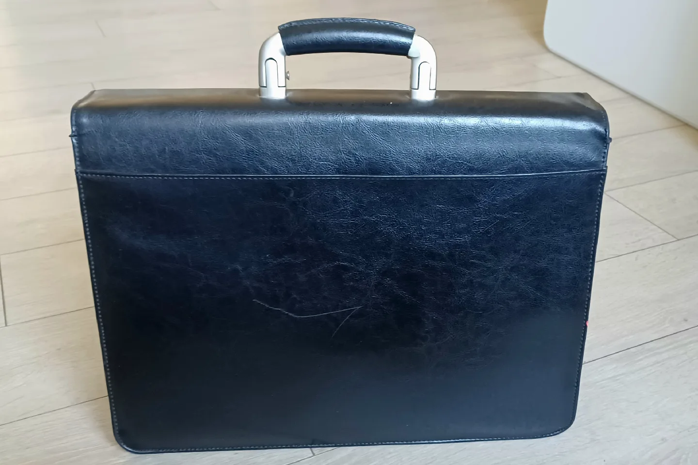 Laptop/ office leather bag image indicator(2)