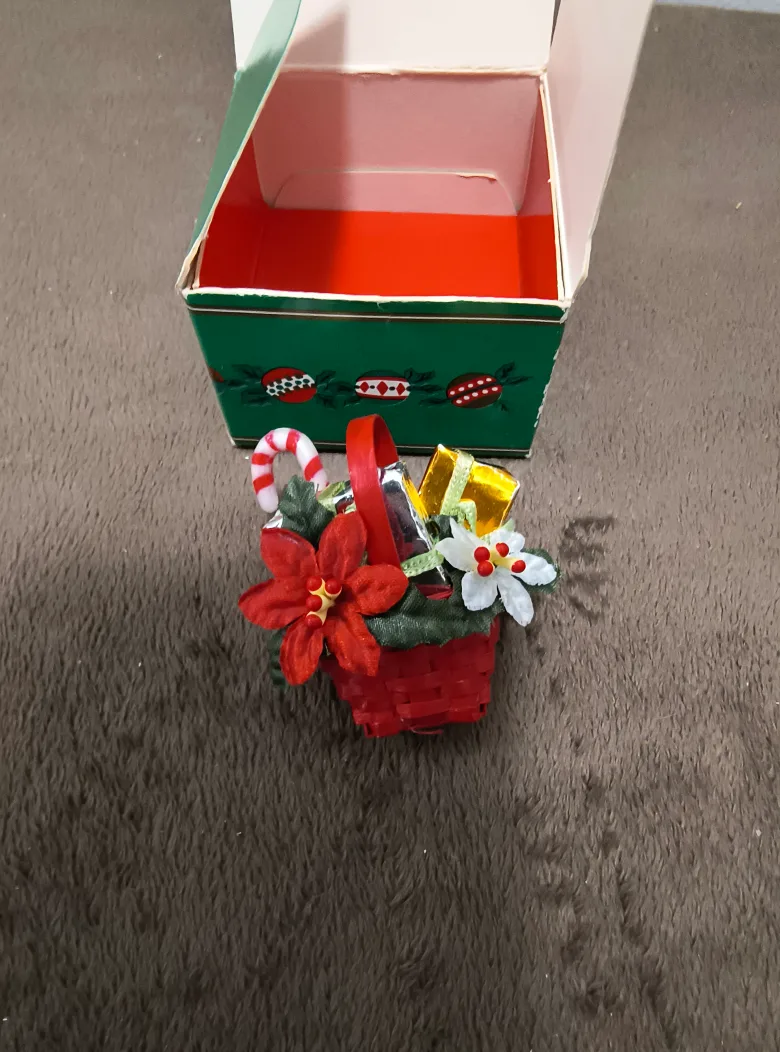 Vintage Christmas Brooches image indicator(4)