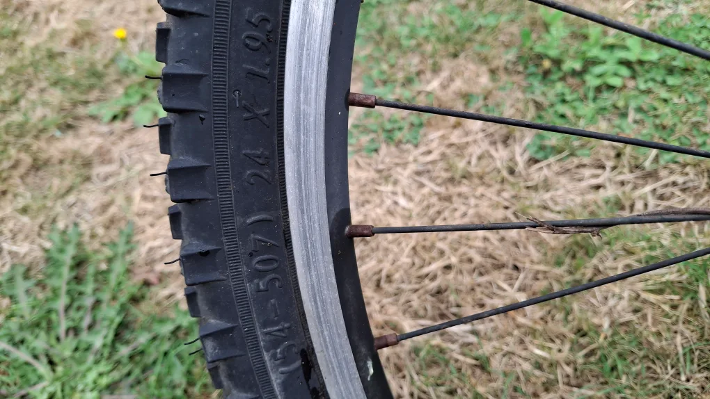 Used Schwinn Ranger Bike - 24 inch wheels image indicator(2)