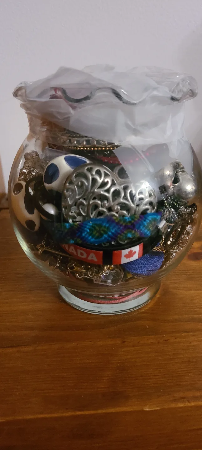 Jar of Assorted Jewellery thumbnail