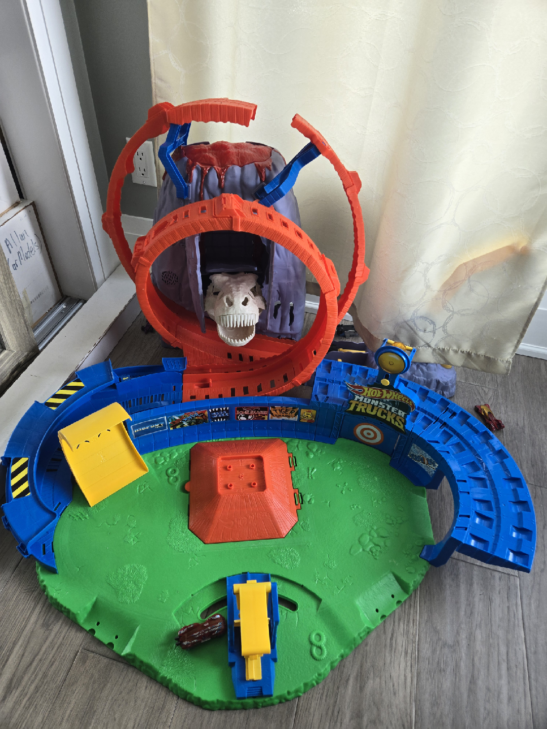 Hot Wheels Monster Trucks Volcano Arena Playset