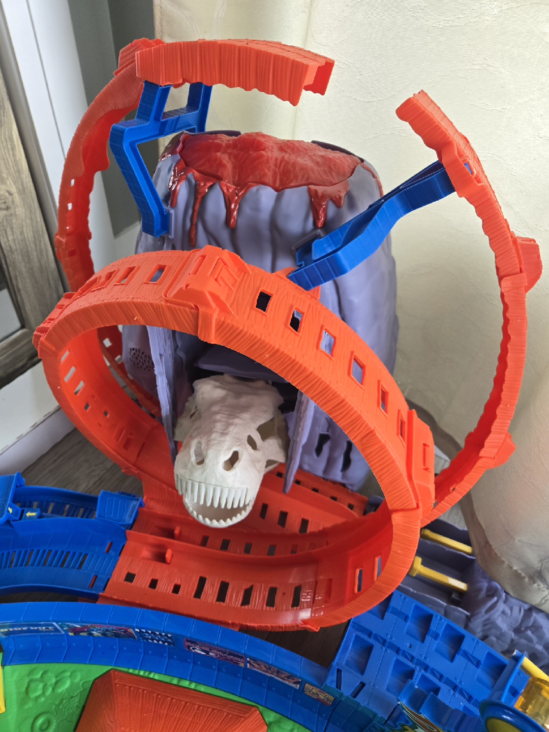 Hot Wheels Monster Trucks Volcano Arena Playset - photo 2