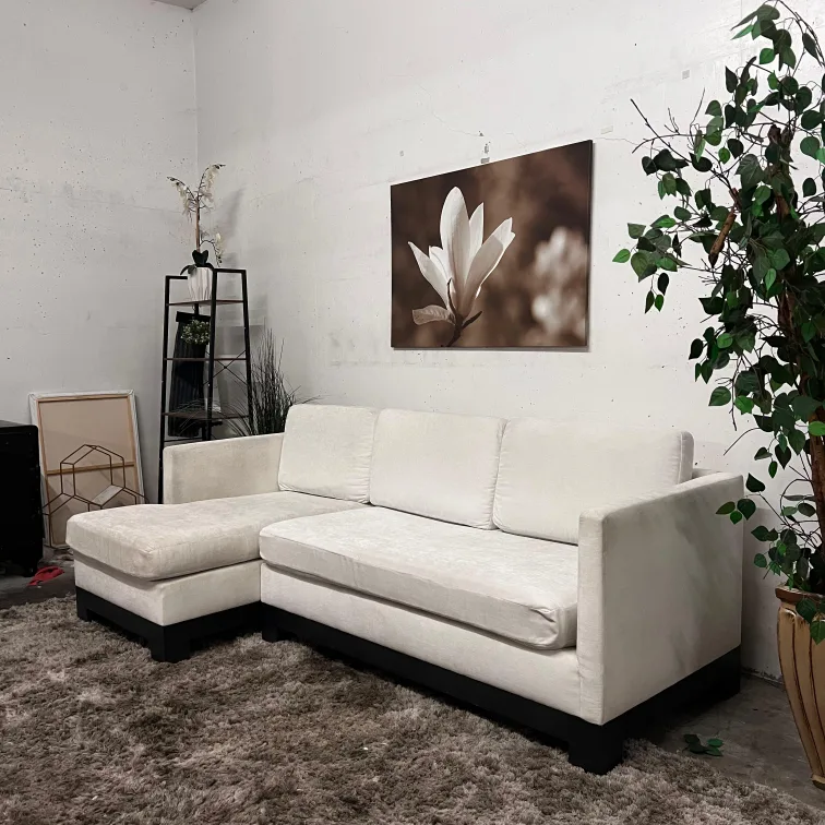 Apartment sectional. L shaped sofa couch. delivery image indicator(2)