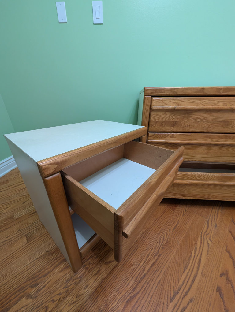 2 Wooden Nightstands - photo 4