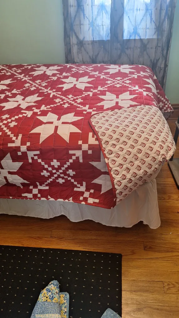 Red and white light weight quilt for sale pickup And Cash Only . image indicator(2)