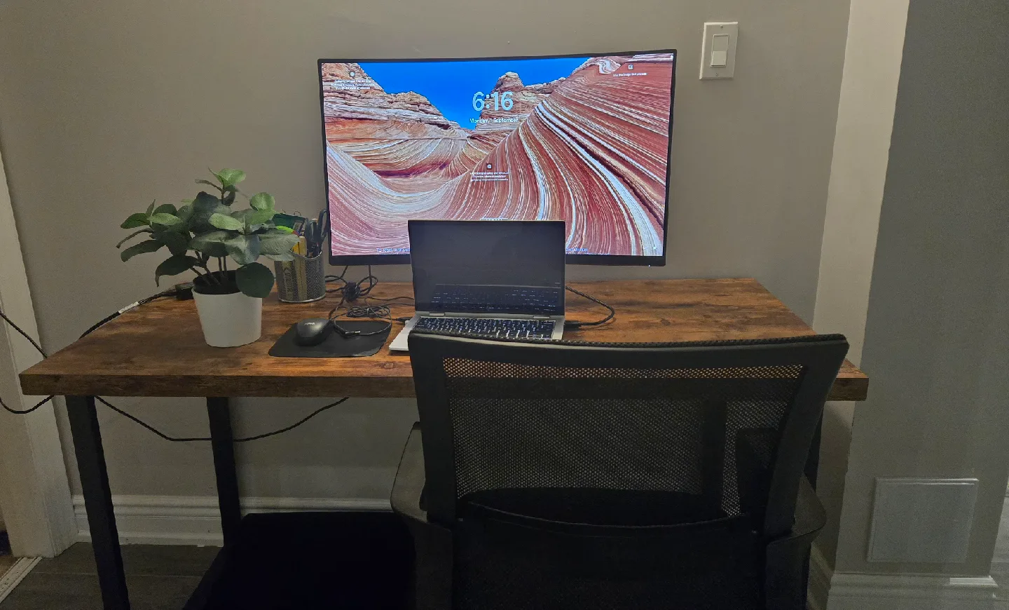 work desk and chair for sale image indicator(2)