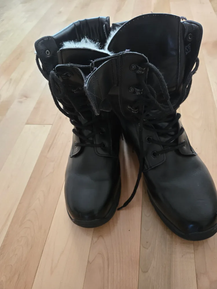 Man Black Winter Boots 9 thumbnail