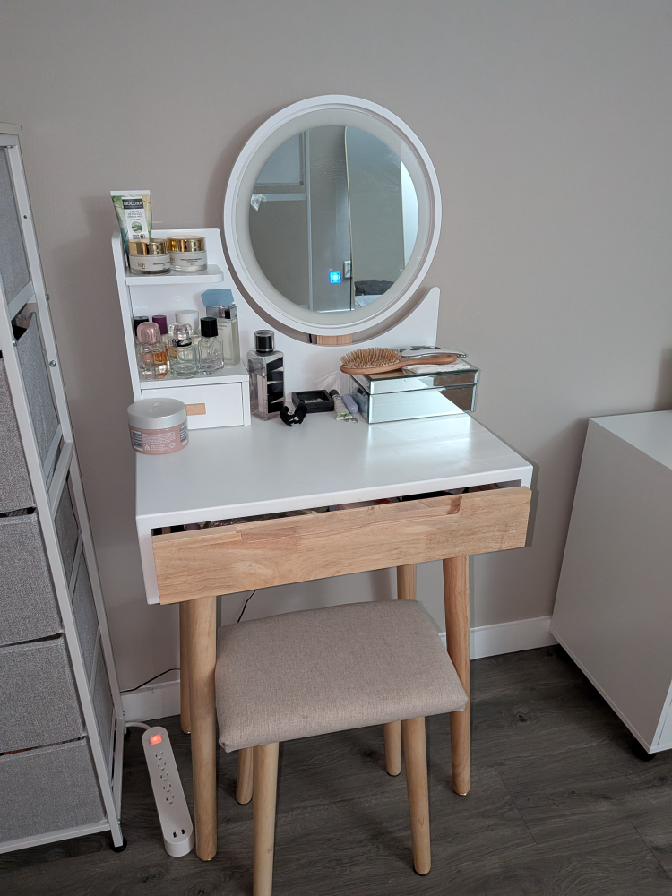 Vanity Table with Lighted Mirror & Stool - photo 3