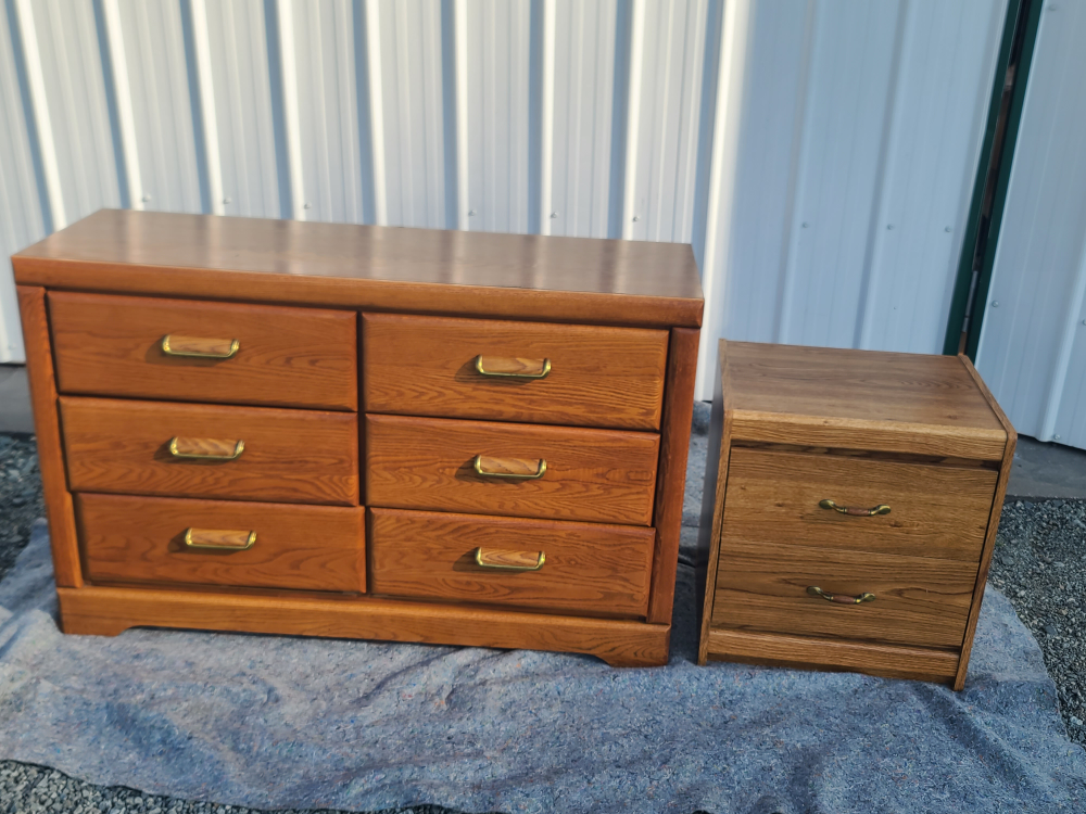 6 DRAWER OAK DRESSER AND NIGHT STAND