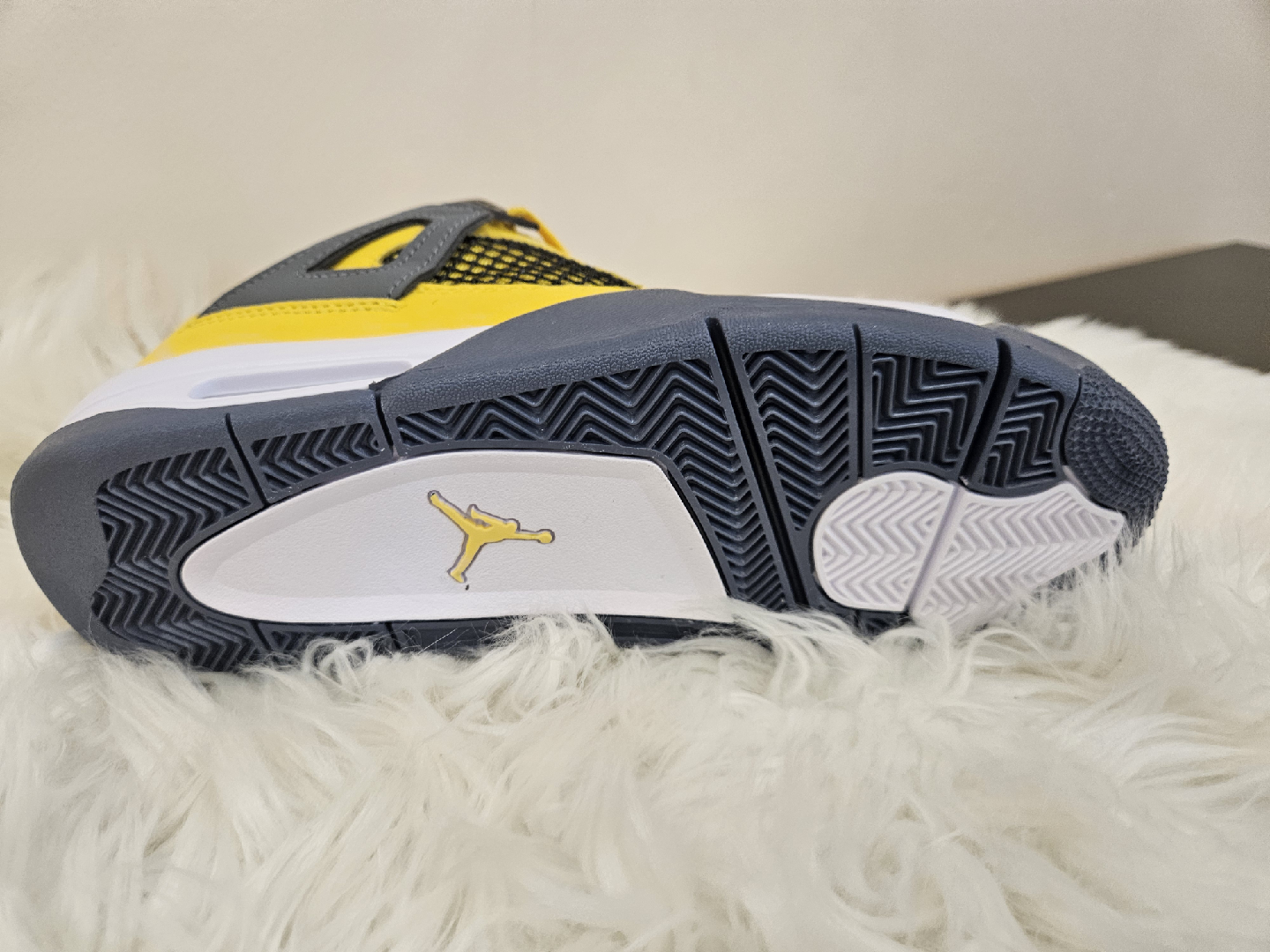 Jordan 4s Lightnings - photo 3