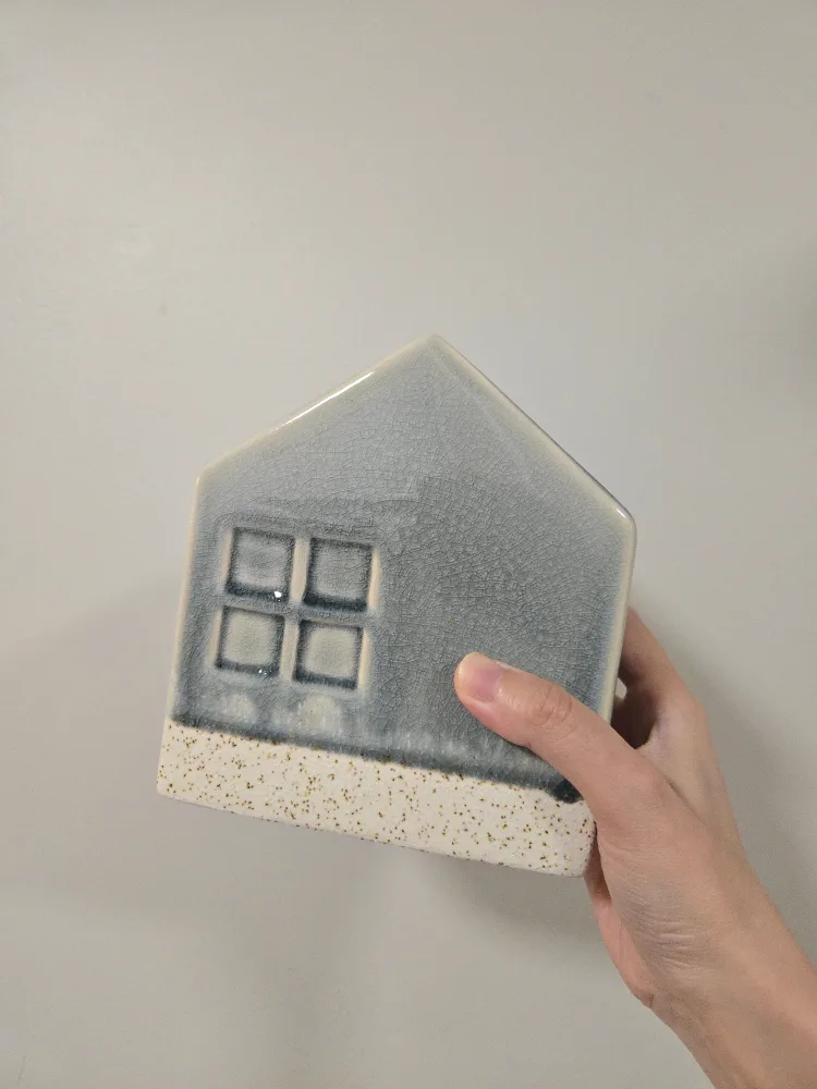 Ceramic House Shaped Vase L thumbnail