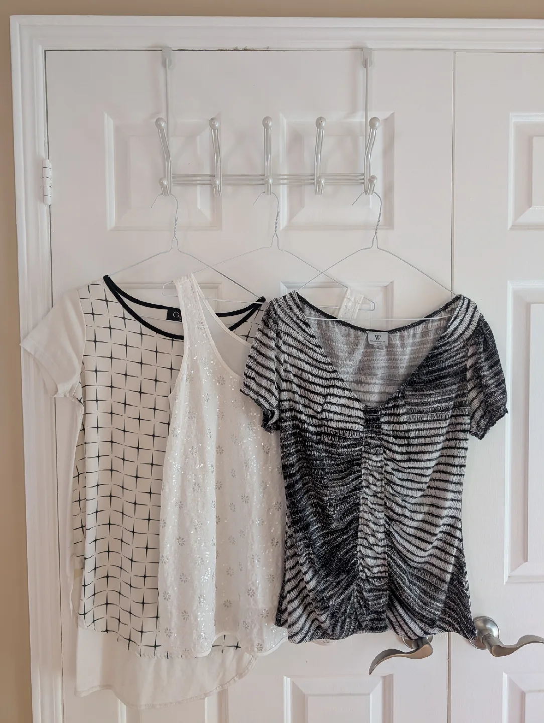 A bundle of 3 tops in black and white, size M thumbnail