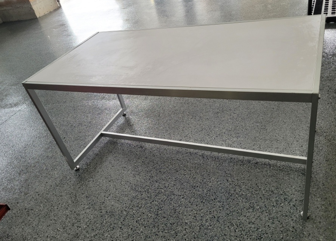 5 Foot White Table - photo 2